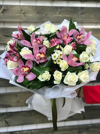 Букет цветов из: Розы и Хризантемы в Новоалтайске Алтайский край