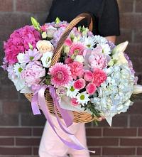 Цветочная композиция из Розы, Хризантемы, Пионы и Лизиантусы в корзине #REPLACE_PRED# Новоалтайске Алтайский край